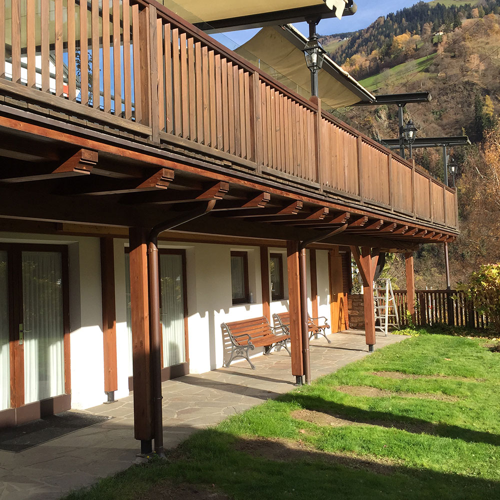 Holzbalkon